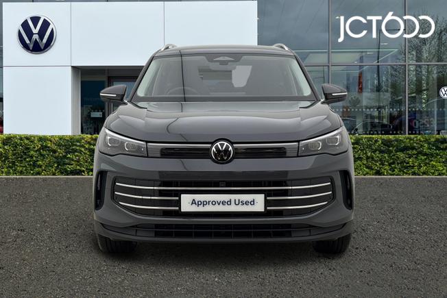 VOLKSWAGEN Tiguan Photo 8