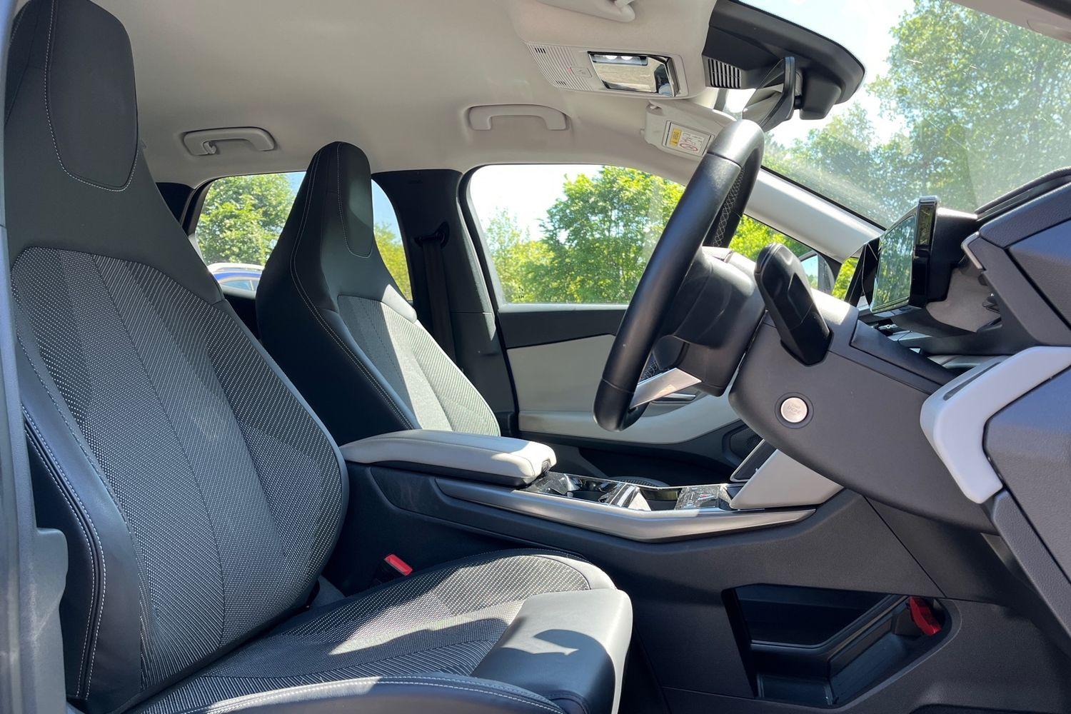 Ford Explorer Photo 16