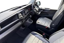 Volkswagen Caravelle Photo 2