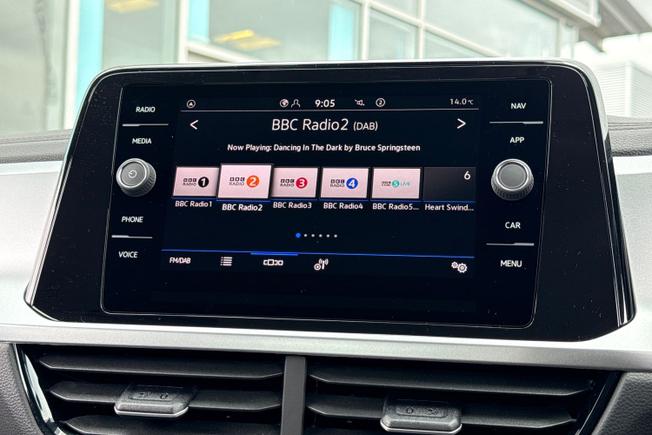 Volkswagen T-Roc Photo 13