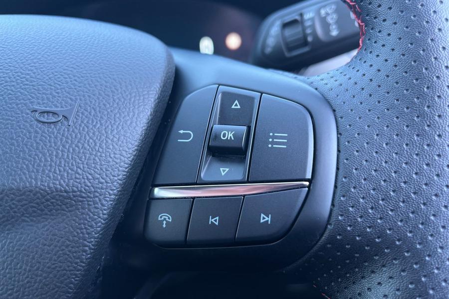 Ford Kuga Photo autoimg-8a235f3ea8434e51fc445e442d89cffef1666d5b.jpg