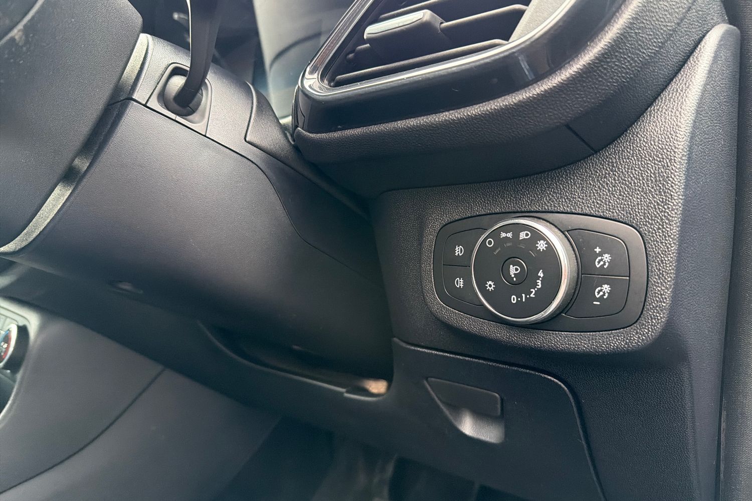 Ford Fiesta Photo 29