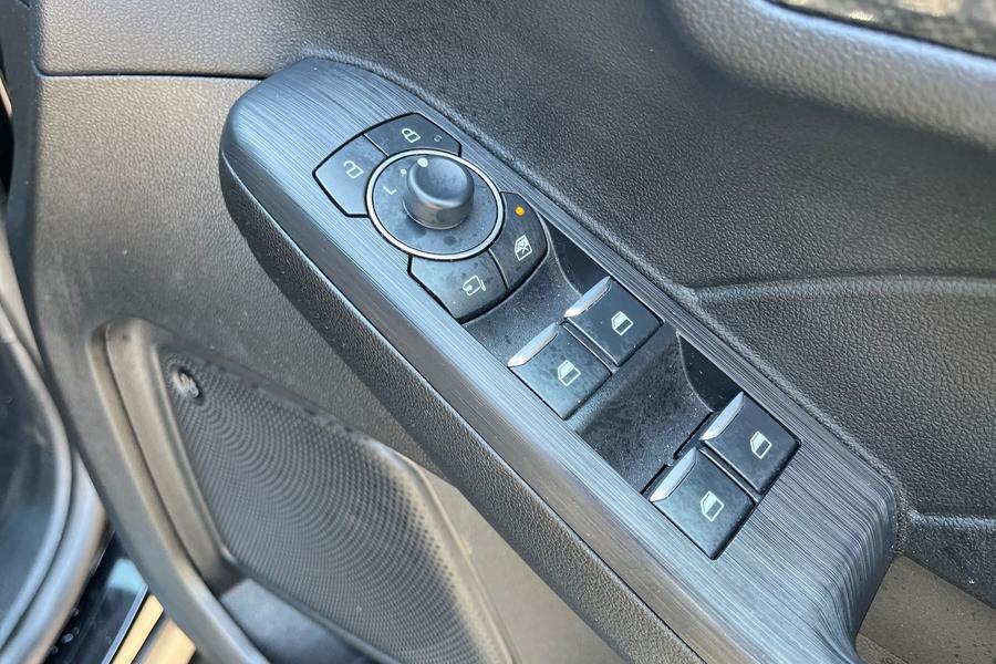 Ford KUGA Photo autoimg-8a2edb6cad34d12cd9ce3910fc347c351aee7c4e.jpg