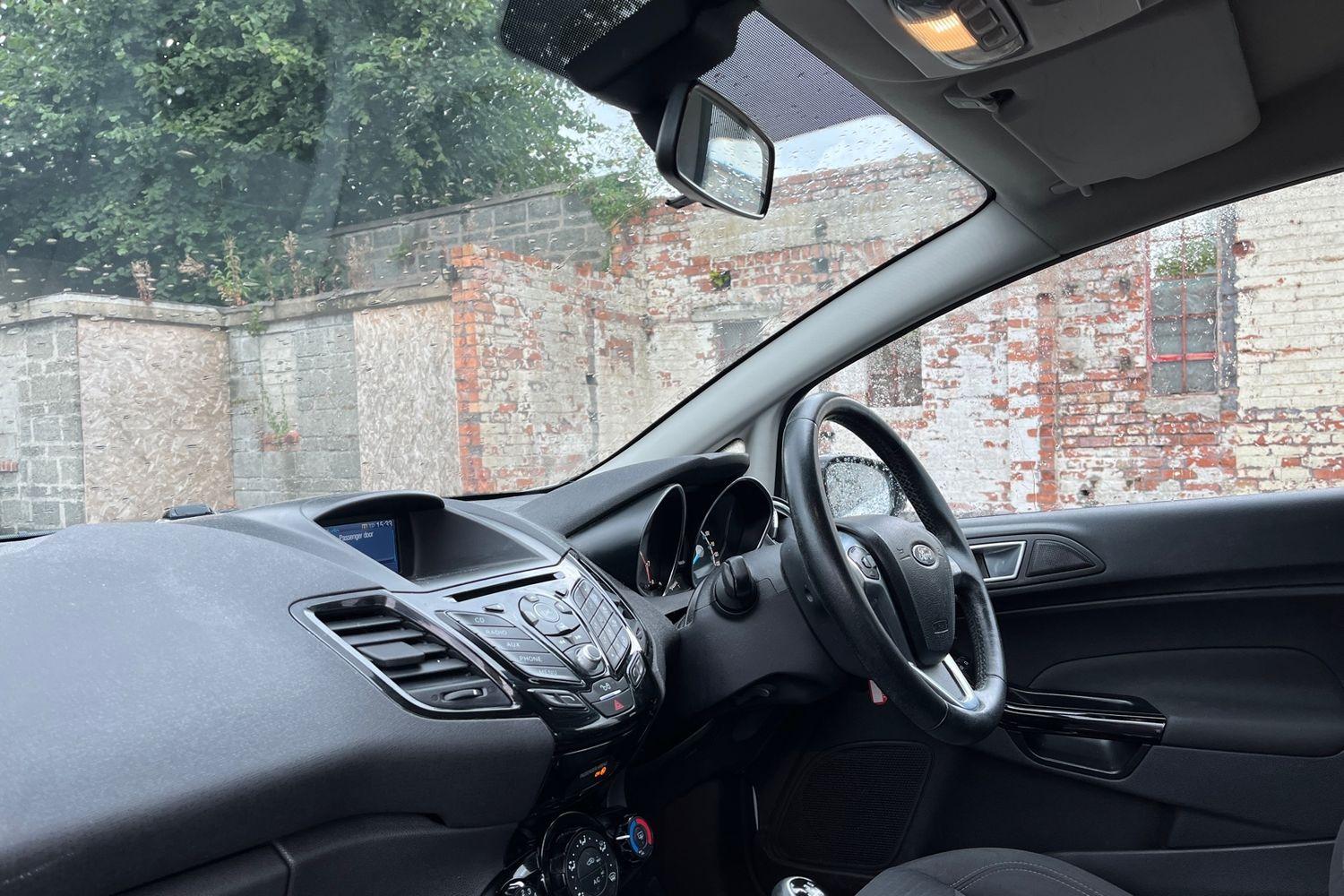 Ford FIESTA Photo 17