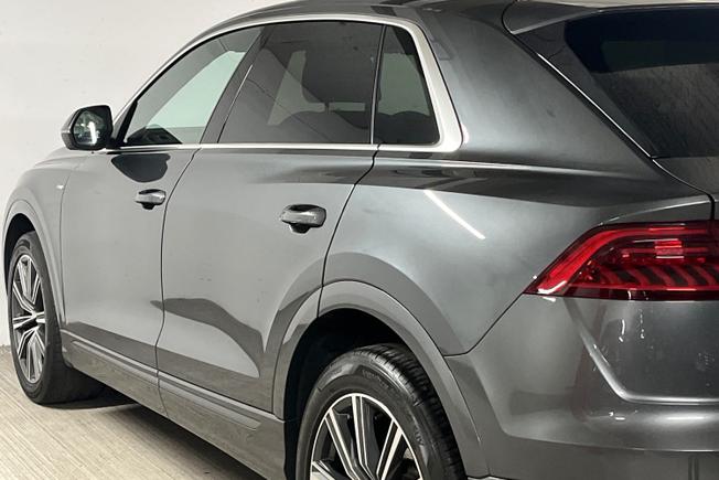 Audi Q8 Photo 33