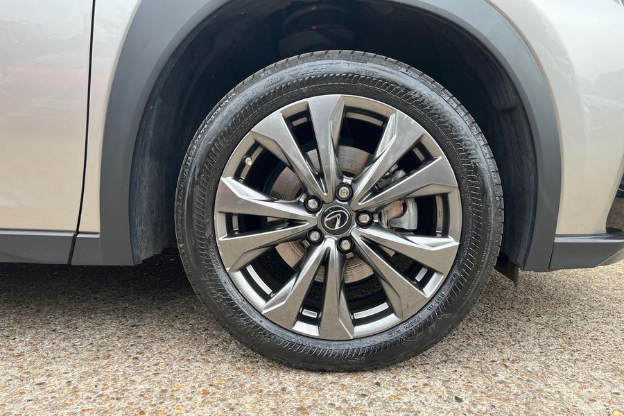 Lexus UX Photo autoimg-8a341a717a55e4c0efcd59597c9b7dcd3bd5ac3e.jpg