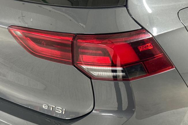 VOLKSWAGEN Golf Photo 18
