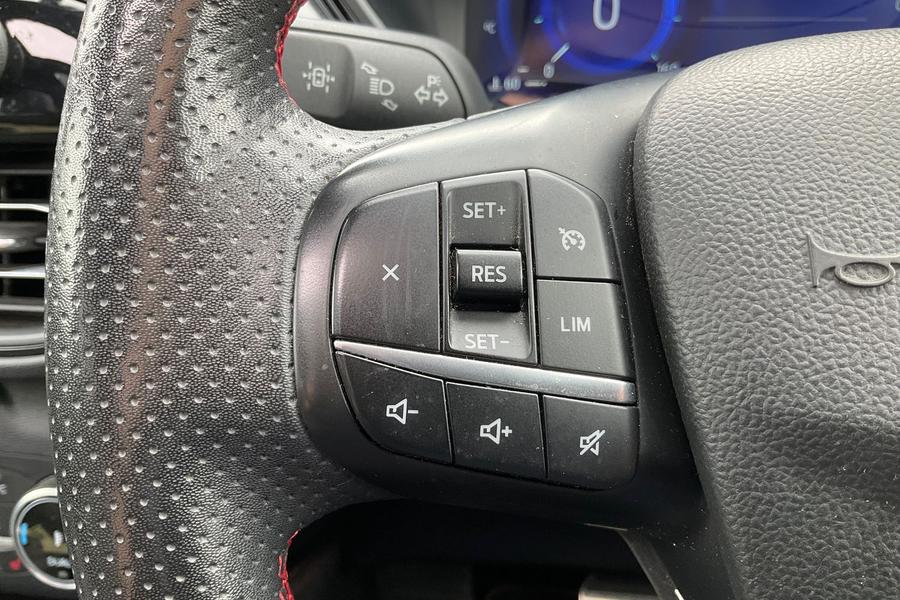 Ford Kuga Photo autoimg-8a375a5c67f01ad52c5d1aaa087960cb2da0b4a6.jpg