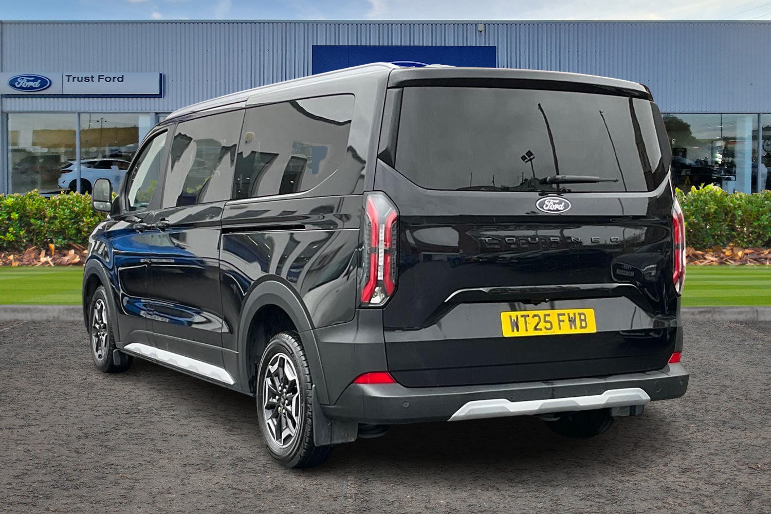 Ford TOURNEO CUSTOM Photo 1