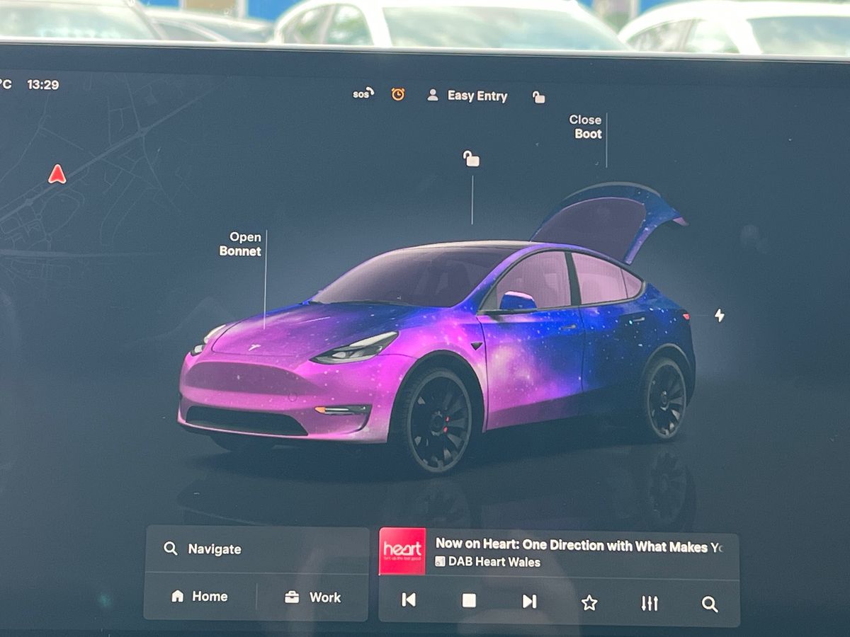 TESLA Model Y Photo 34