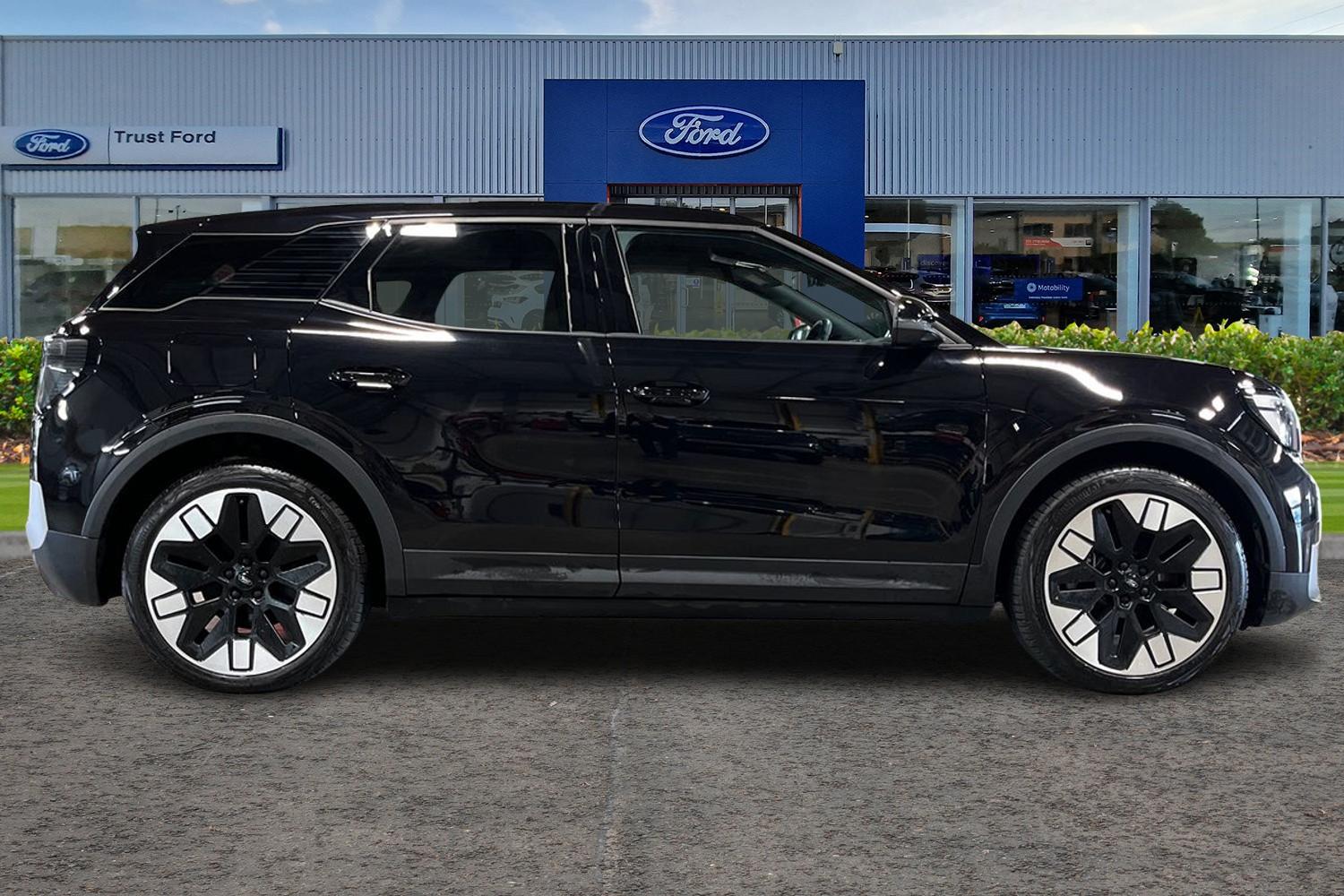 Ford Explorer Photo 2
