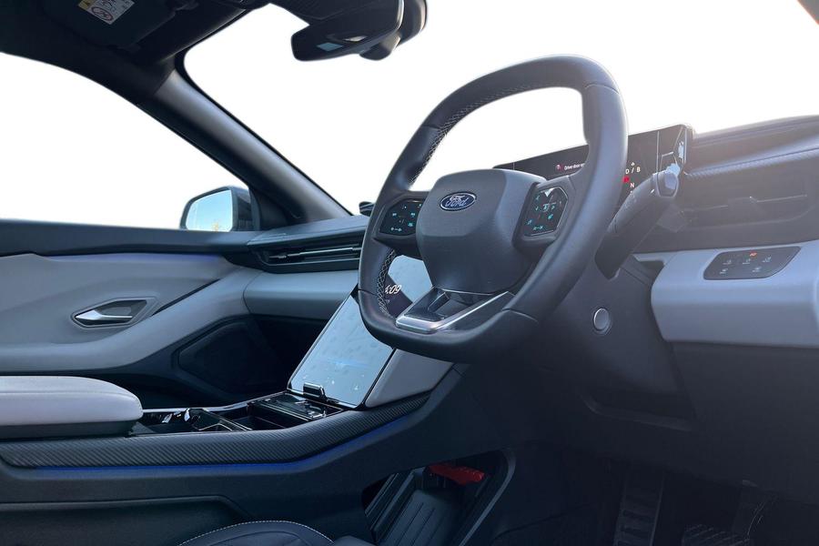 Ford Explorer Photo autoimg-8a48d603f0383d778b2546d263241422bec911cb.jpg