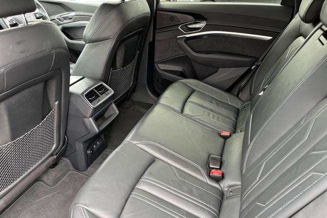 AUDI e-tron Photo 45