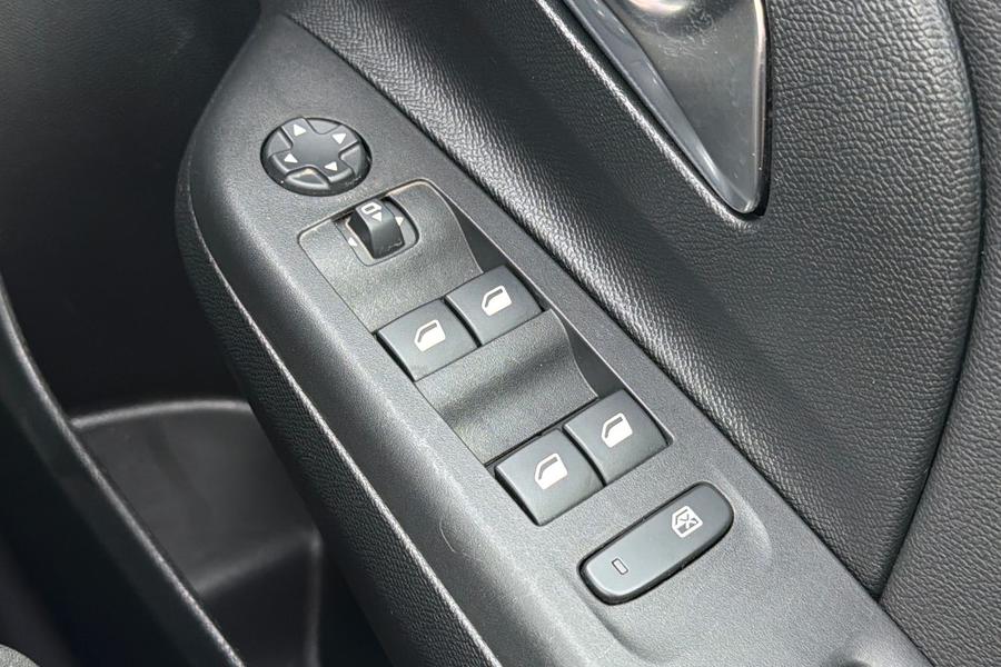 Vauxhall CORSA Photo autoimg-8a50b47e297bde697ebc36f3771faef026d15770.jpg