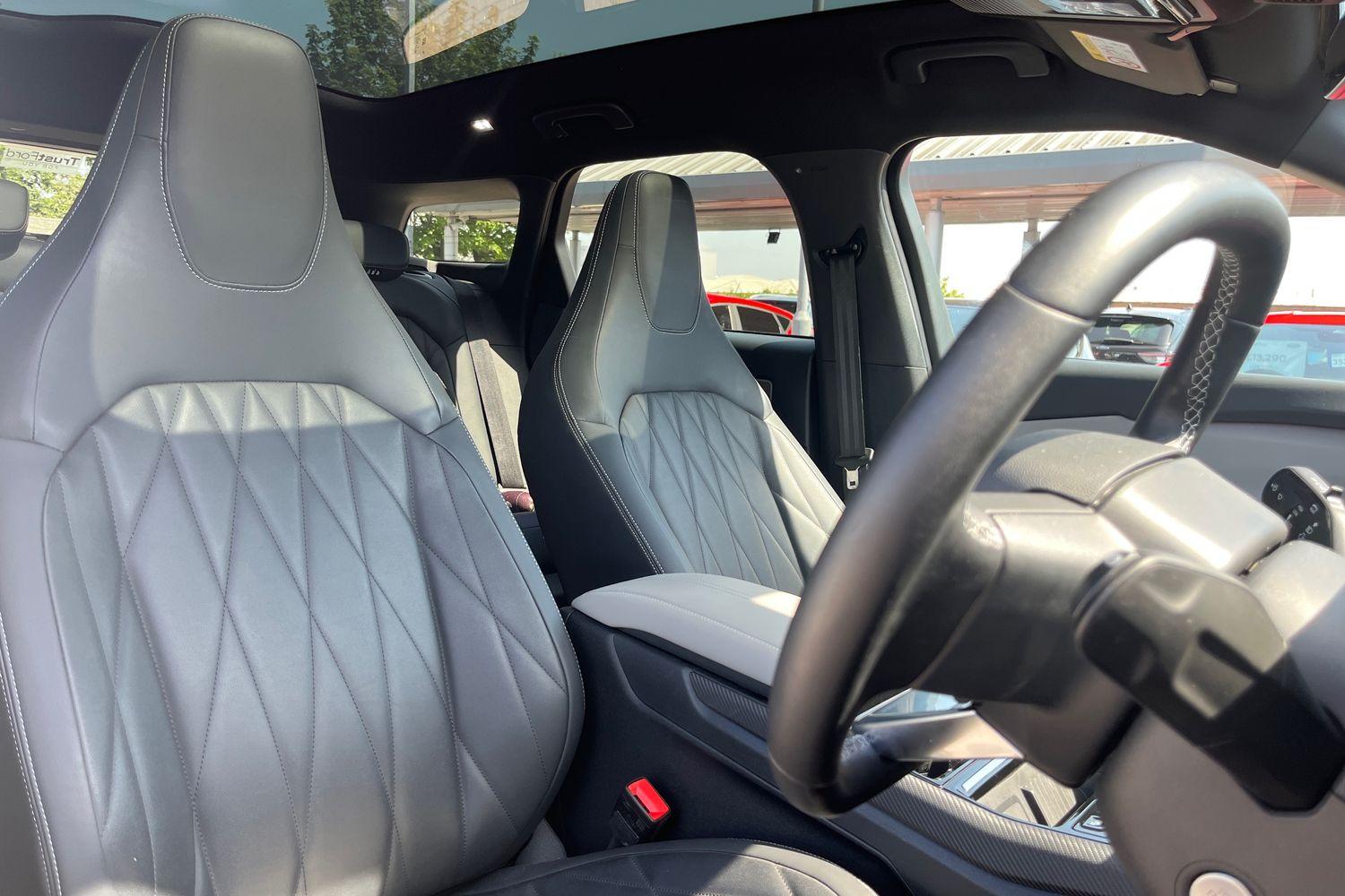 Ford Explorer Photo 16
