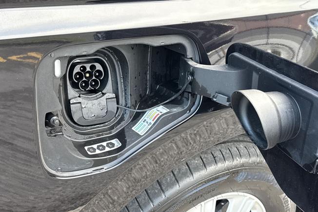 VOLKSWAGEN Multivan Photo 40