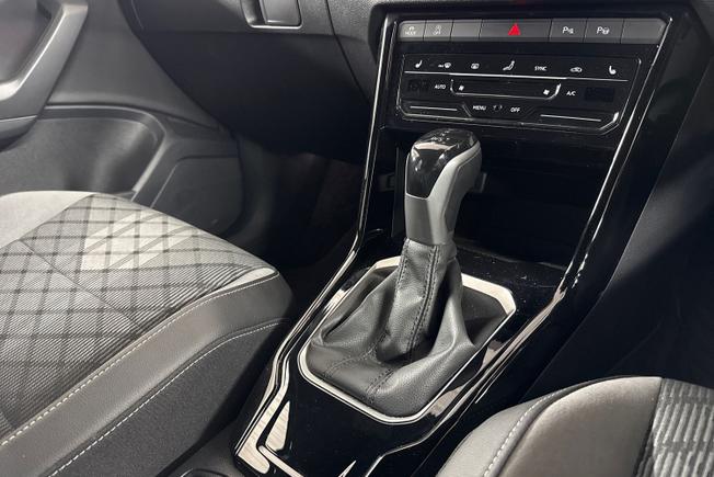 VOLKSWAGEN T-Roc Photo 23