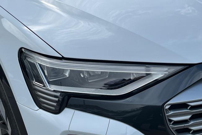 AUDI Q8 E-Tron Photo 19