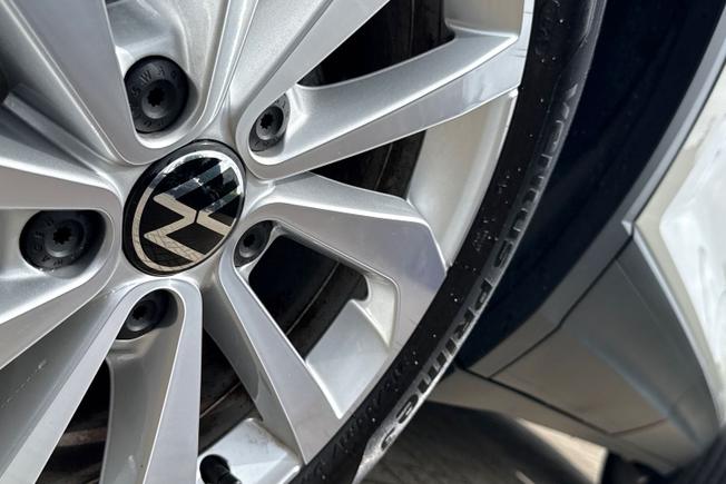 VOLKSWAGEN T-Roc Photo 22