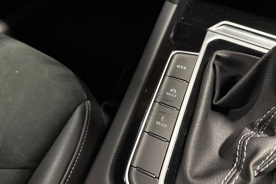 Volkswagen ARTEON Photo autoimg-8a5ac9a52f9a55392723b102997d977638469c12.jpg