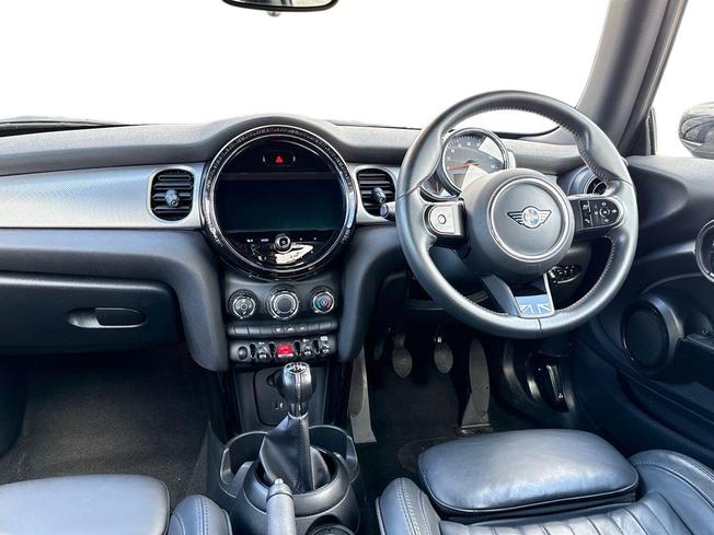 MINI Hatch Photo 11