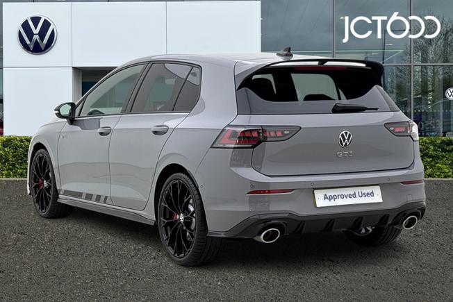 VOLKSWAGEN Golf Photo 3