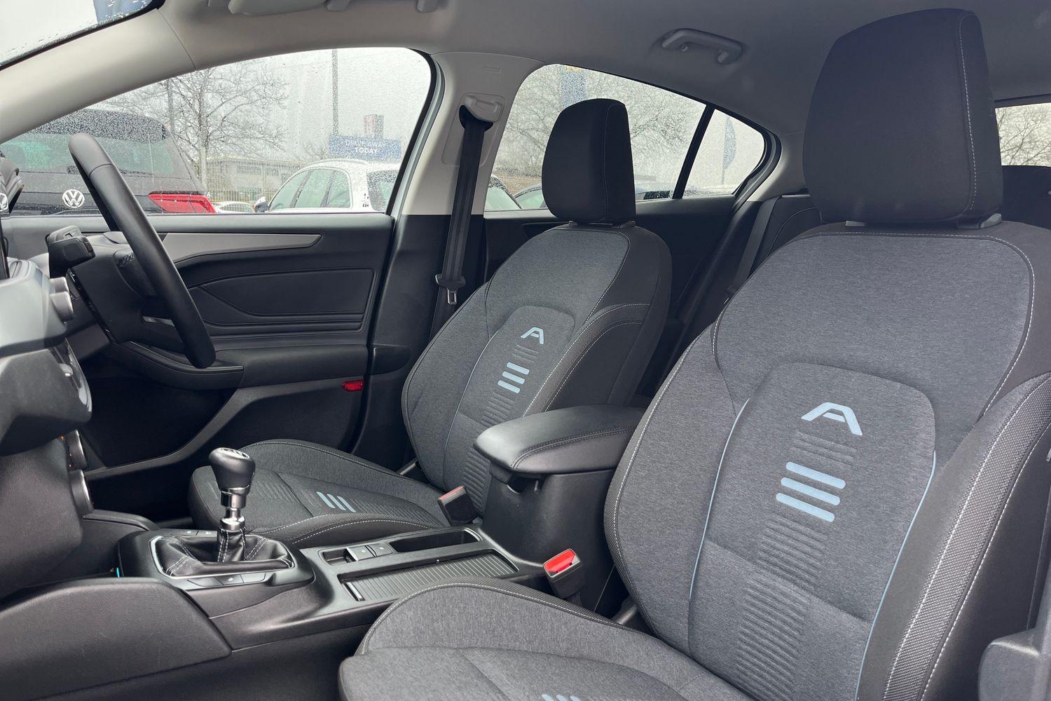 Ford FOCUS Photo 18