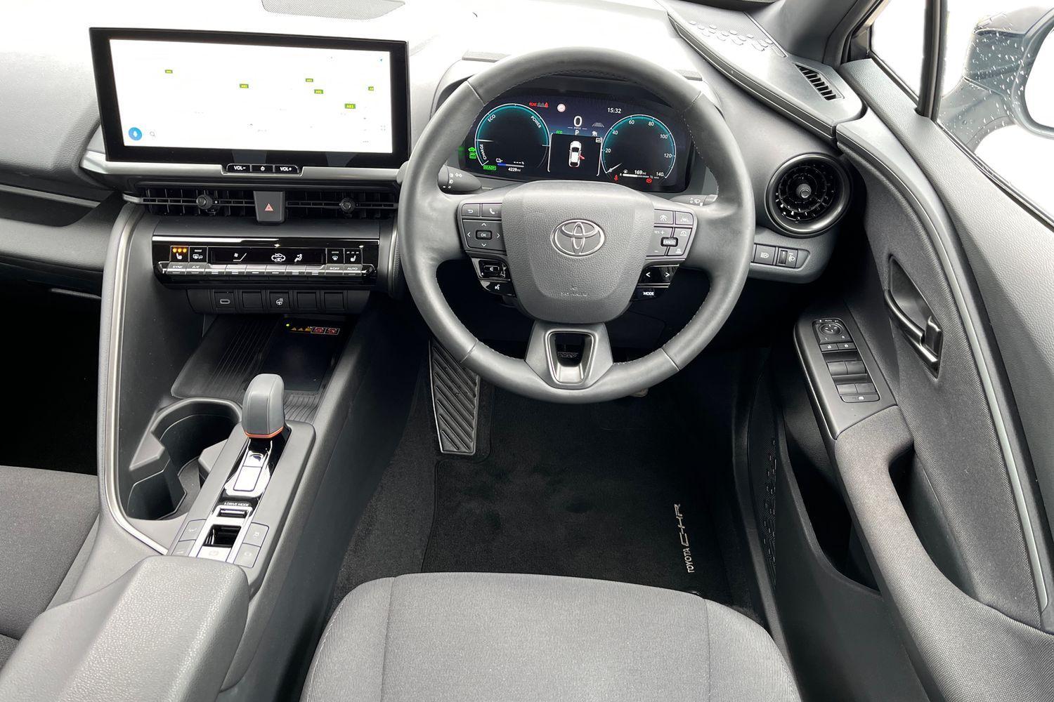 Toyota C-HR Photo 10