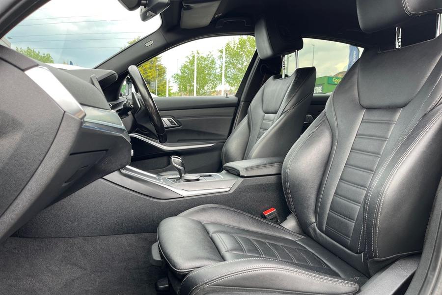 BMW 3 Series Photo autoimg-8a6e0c349c56657a279c58fe4d5a6ef0daf81eba.jpg