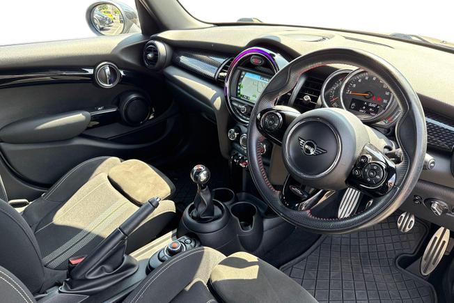 MINI Hatch Photo 6
