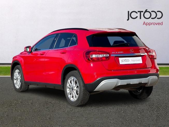 MERCEDES-BENZ GLA Photo 3