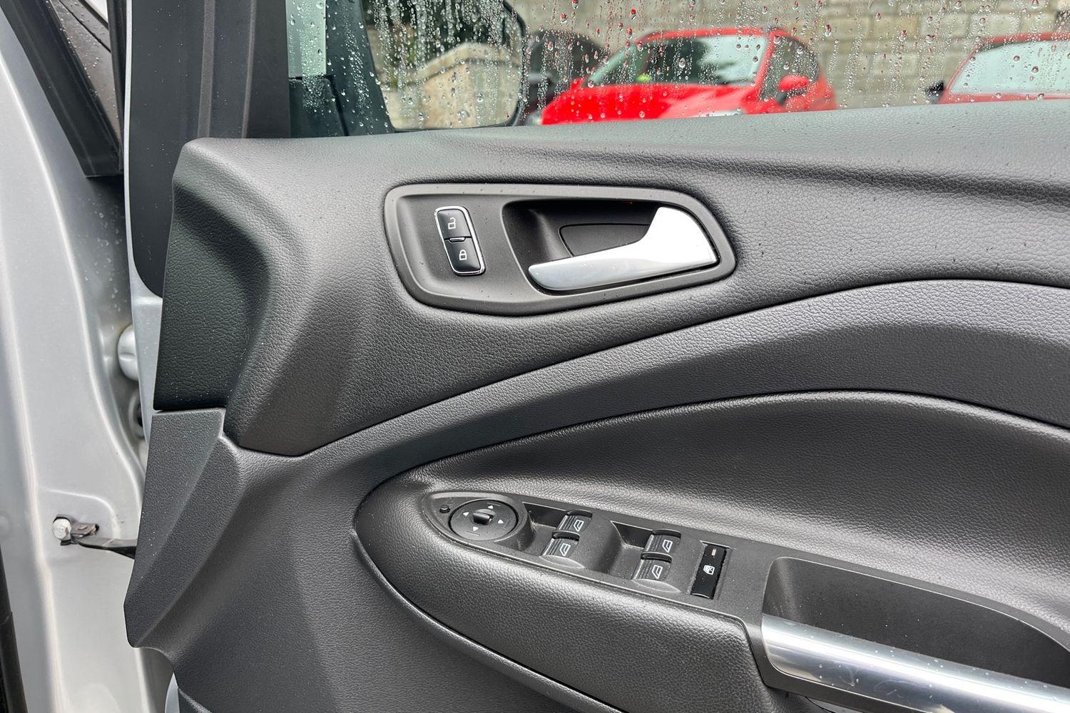 Ford KUGA Photo 23