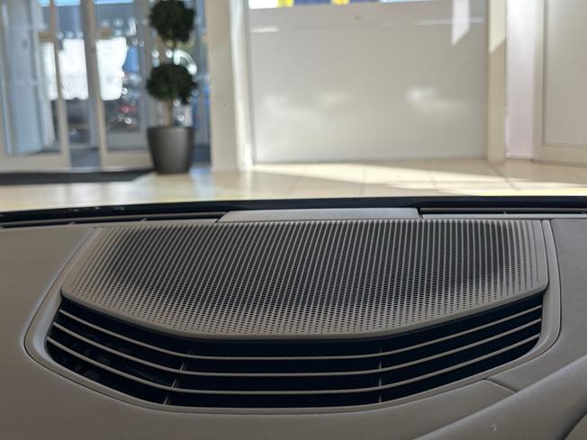 PORSCHE Taycan Photo 18