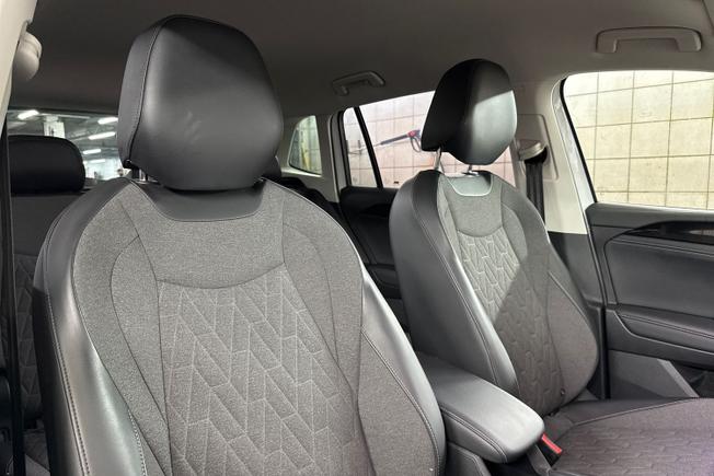 VOLKSWAGEN Tiguan Photo 30
