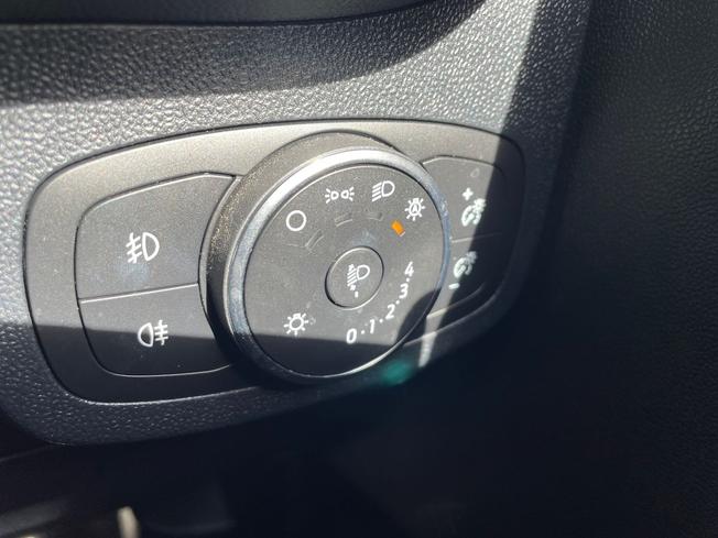FORD Fiesta Photo 39