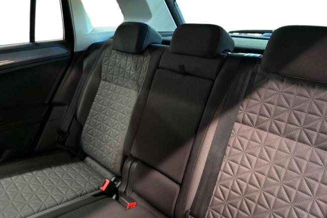 VOLKSWAGEN Tiguan Photo 9
