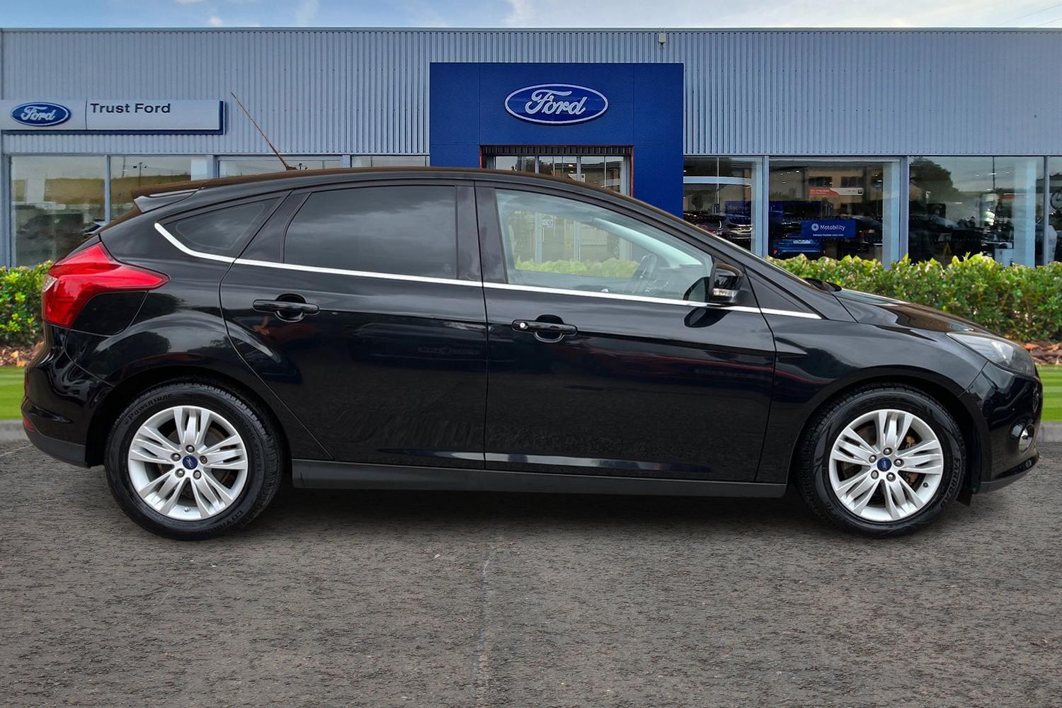 Ford Focus Photo 2
