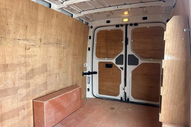 VOLKSWAGEN Crafter Photo 9
