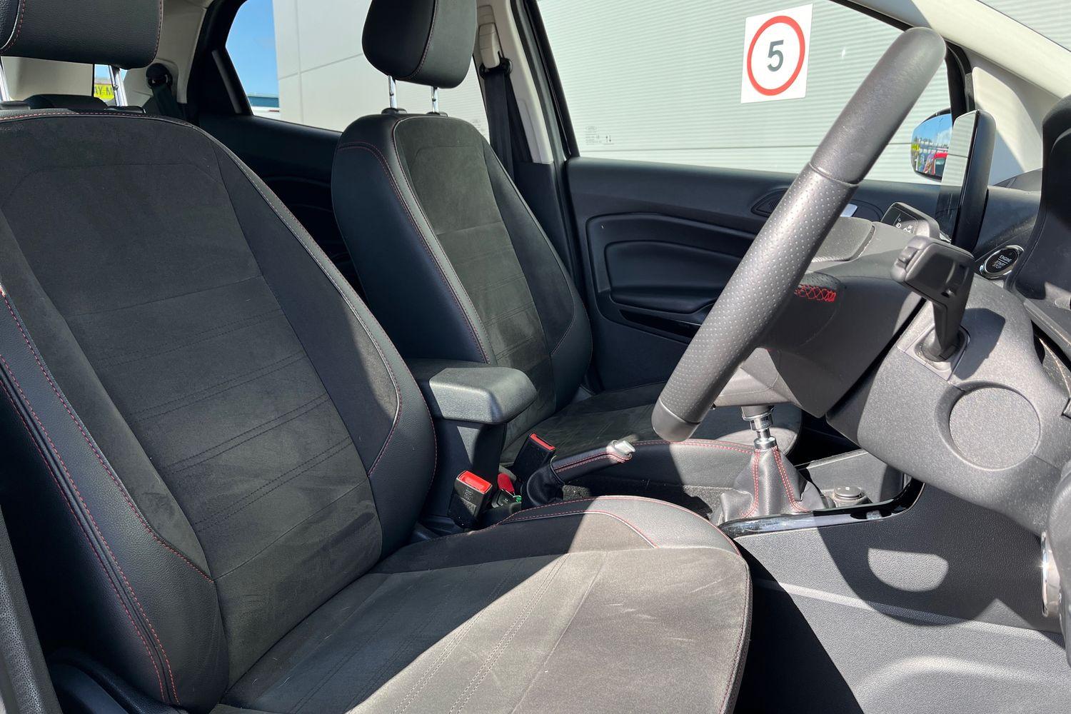 Ford ECOSPORT Photo 16