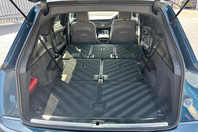 AUDI Q7 Photo 12