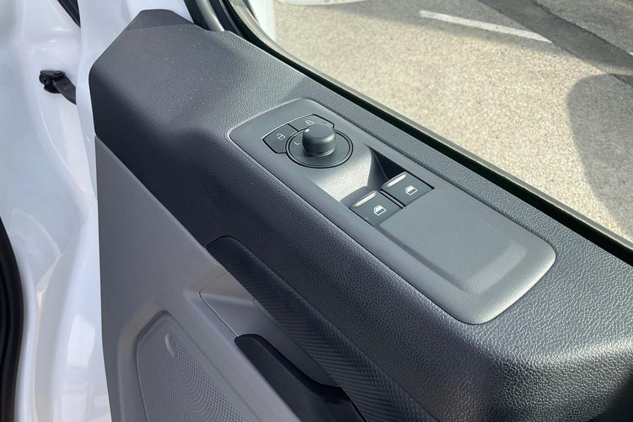 Ford E-Transit Custom Photo autoimg-8a9b3a7368717bf45fc36779ab638753c820dc56.jpg