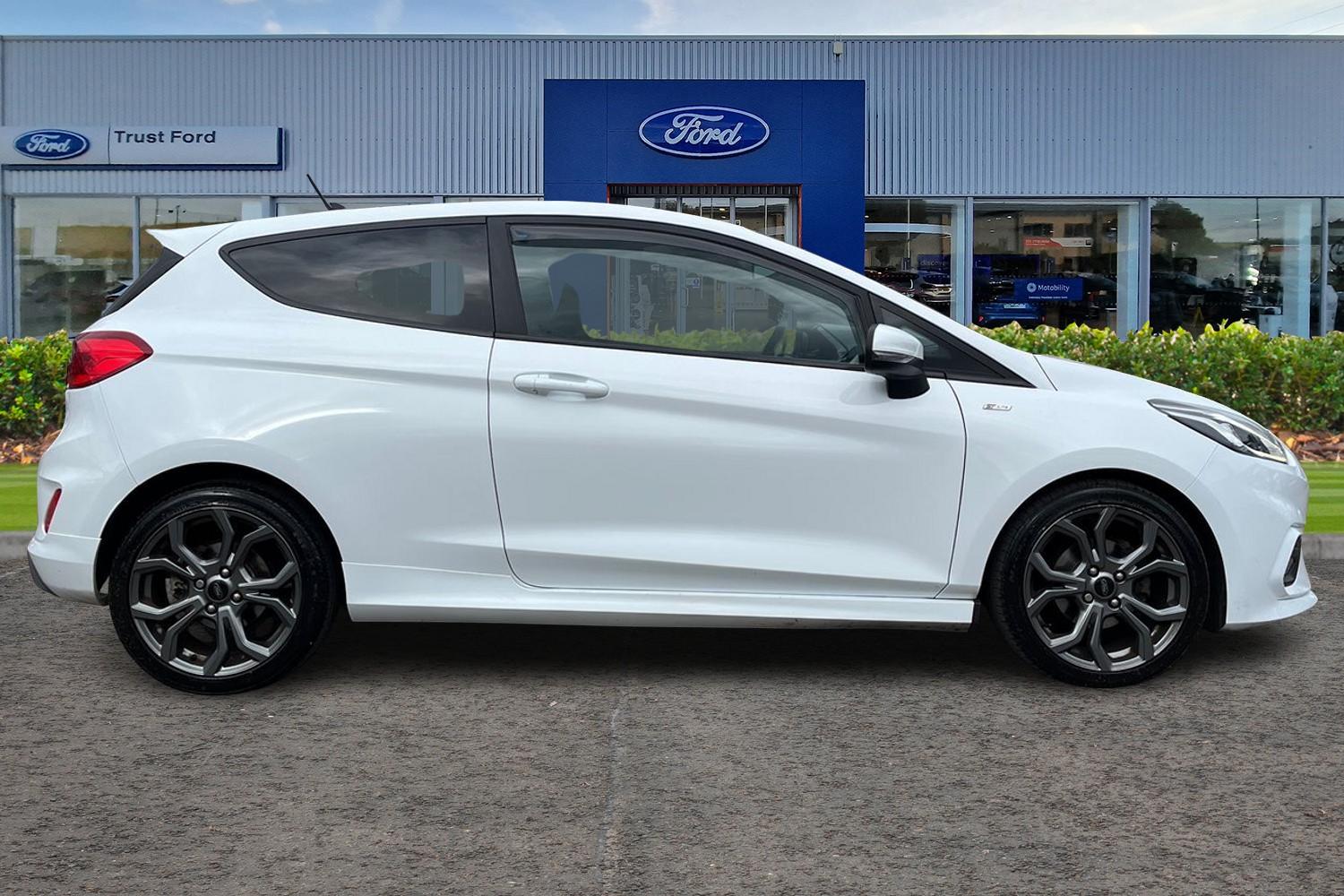 Ford Fiesta Photo 2
