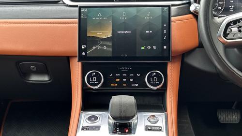 Jaguar F-PACE Photo autoimg-8aa0a1639533a6a69519b122089b76a36ef57c1b.jpg