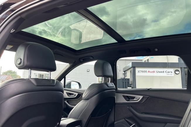 AUDI Q7 Photo 39