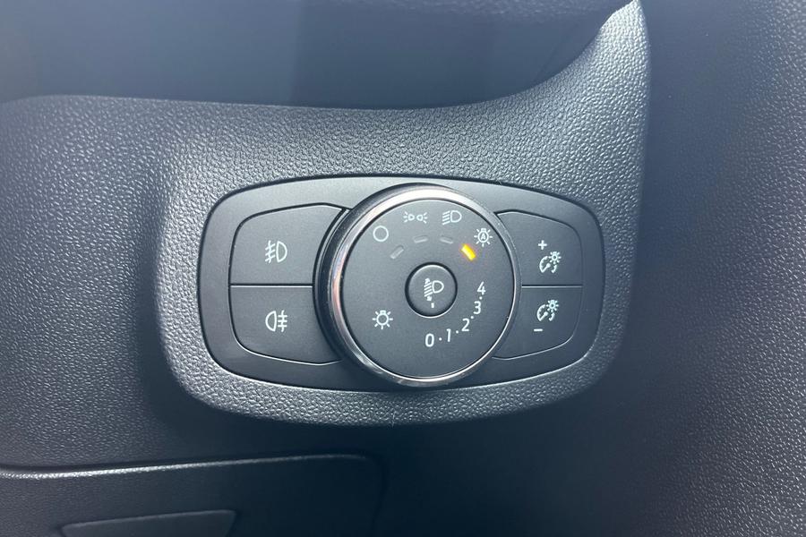 Ford FIESTA Photo autoimg-8aa30982fe8fd5c7b2d13cc42d883f1d8c990606.jpg