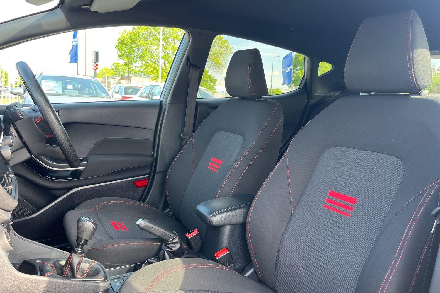 Ford FIESTA Photo 18