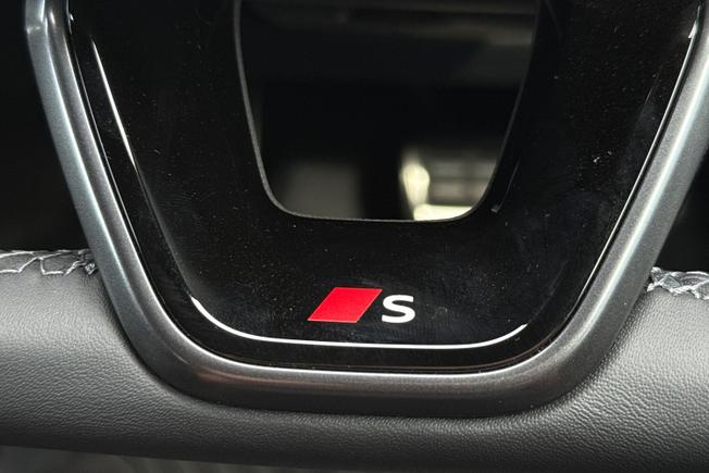 AUDI A6 E-Tron Avant Photo 37