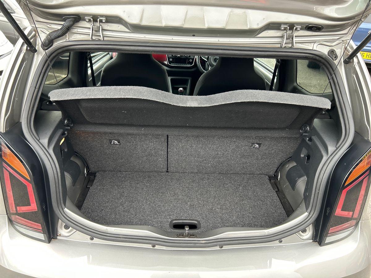 Volkswagen up! Photo autoimg-8aac7123e7e89a381b58f4eb5a057df8bc34d938.jpg