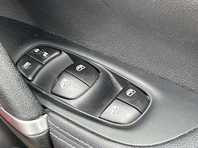 NISSAN Qashqai Photo 27