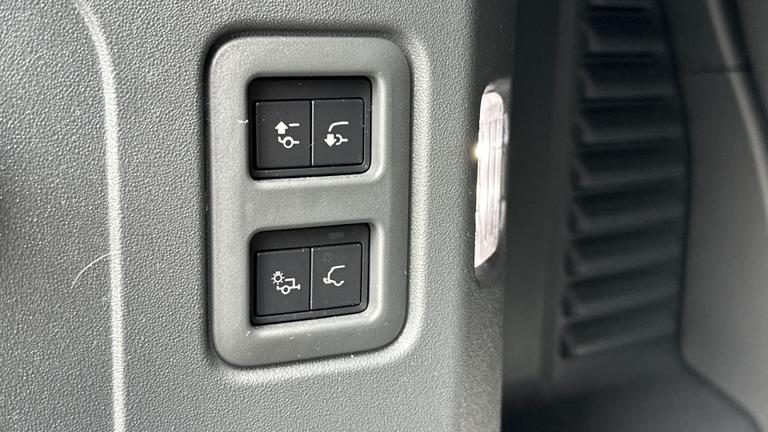 Used Land Rover Defender SD23CCY 27